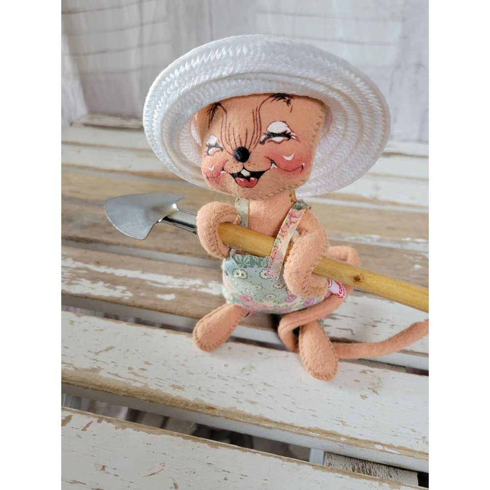Annalee Gardener shovel mouse 1999 vintage spring
